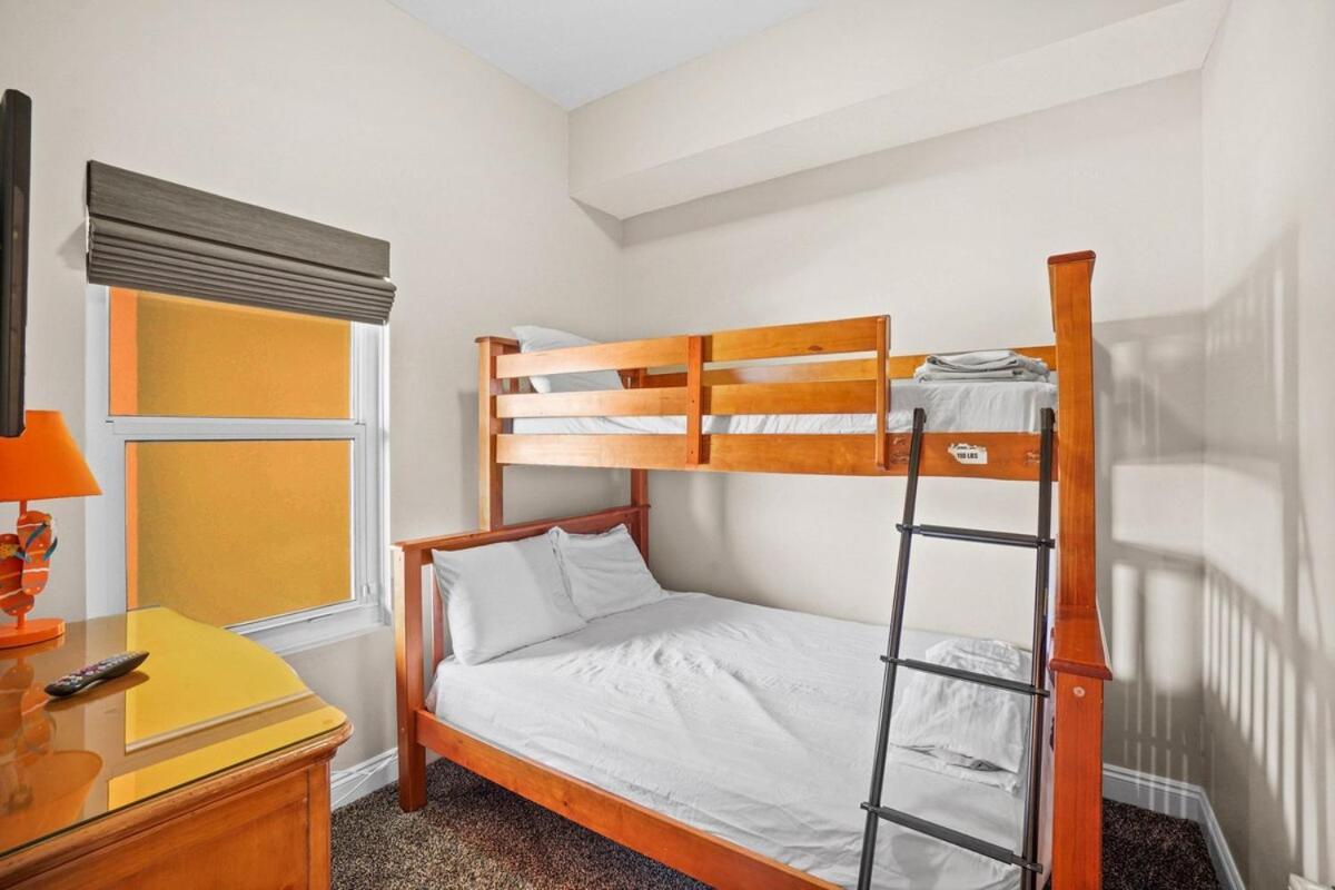 Calypso 2306e Penthouse 3br 2ba Views Anywhere Apartment Panama City Beach