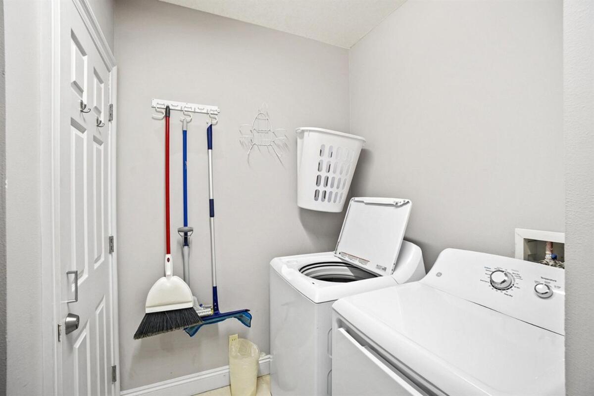 Calypso 2306e Penthouse 3br 2ba Views Anywhere Apartment Panama City Beach